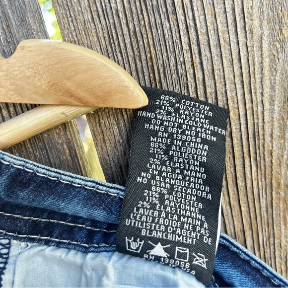 Grace in LA Dark Blue Denim Western Feathers Embellished Boot Cut Jeans Size 31 - Picture 12 of 12